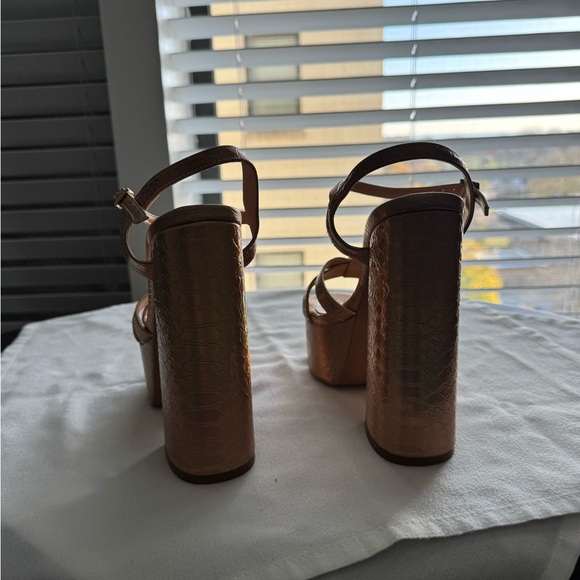 Beautiful straps sexy platform hills, ready for holiday - Picture 3 of 12